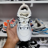 کفش زنانه مدل ساکنی ـ saucony رنگ سفید مشکی