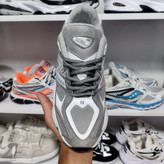 کفش کتونی مردانه نیوبالانس - new balance مدل 9060 سفید طوسی